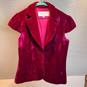 TRINA TURK Vintage Berry Velvet Vest Top with Cap Sleeves. Size 6. Hook & Eyes